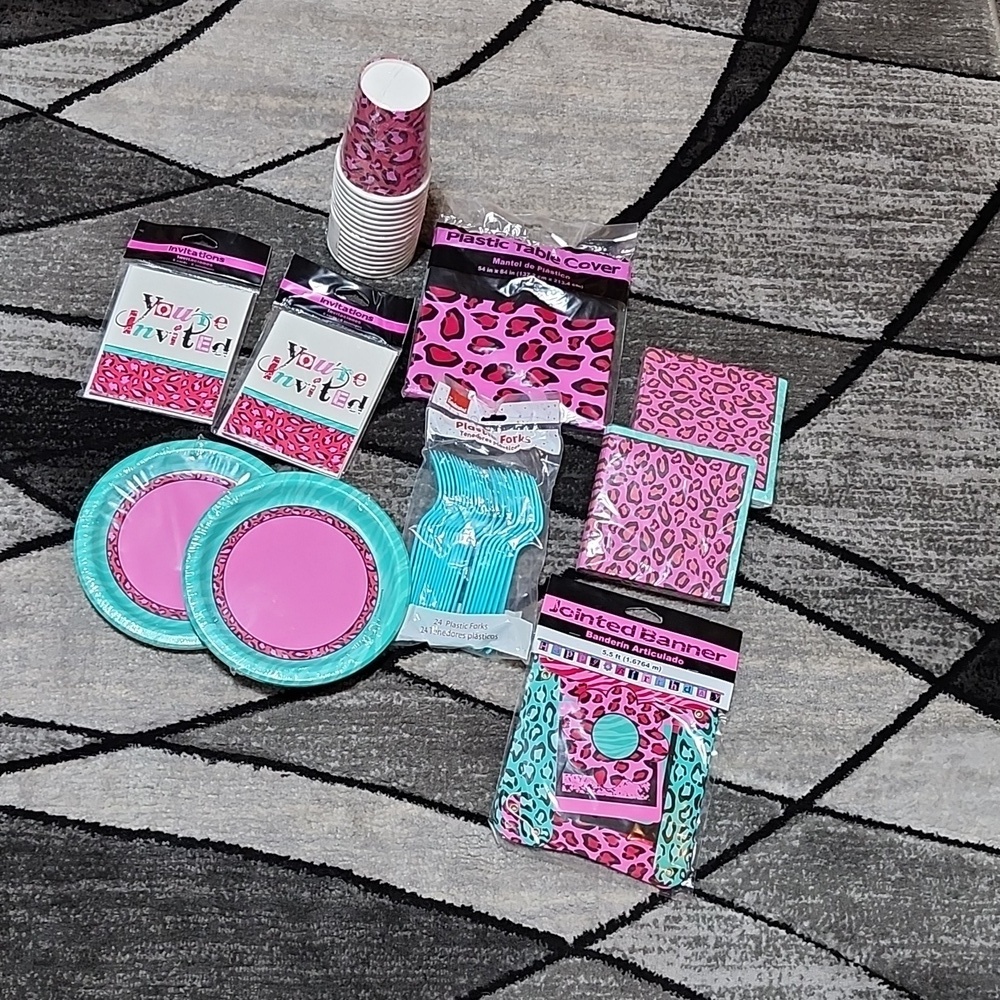 CREATIVE CONVERTING ANIMAL PRINT PARTY SUPPLY BUNDLE
